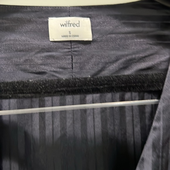 Aritzia Wilfred shirt size small - Picture 3 of 4